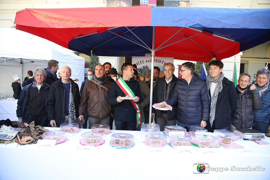 VBS_5941 - 10.ma Fiera Nazionale del Tartufo e Fiera dei Santi.jpg